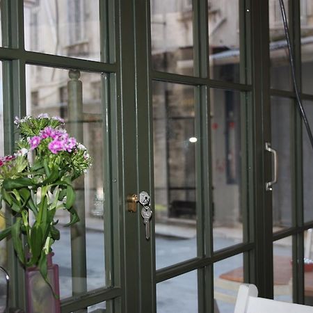 Karinca Guest House Istanbul Exterior photo